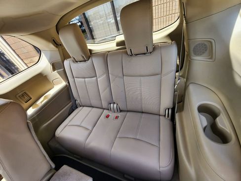 Used 2015 Nissan Pathfinder Platinum w/ Family Entertainment Package FWD image 9