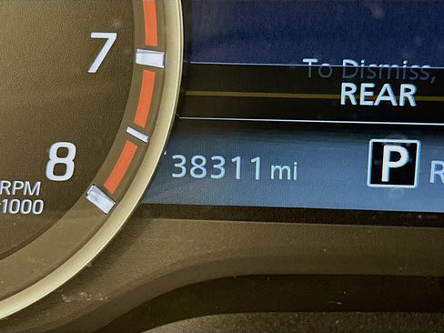 Used 2024 Nissan Titan SV w/ SV Convenience Package image 19