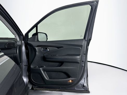 Used 2018 Honda Pilot Touring image 35