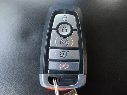 Used 2020 Ford Explorer XLT w/ Equipment Group 202A RWD image 32