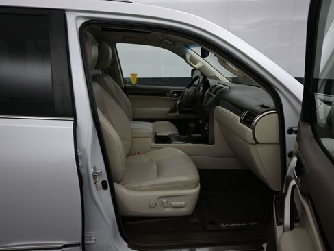 Used 2018 Lexus GX 460 Luxury AWD/4WD image 45
