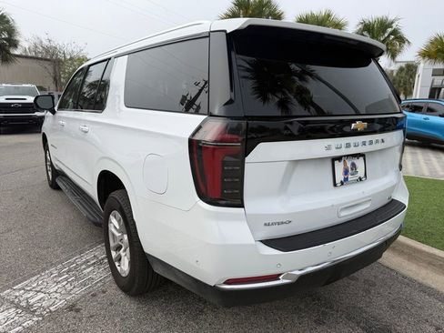 Used 2025 Chevrolet Suburban LT AWD/4WD image 6