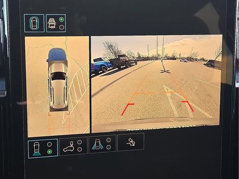 Used 2025 GMC Acadia Elevation image 17