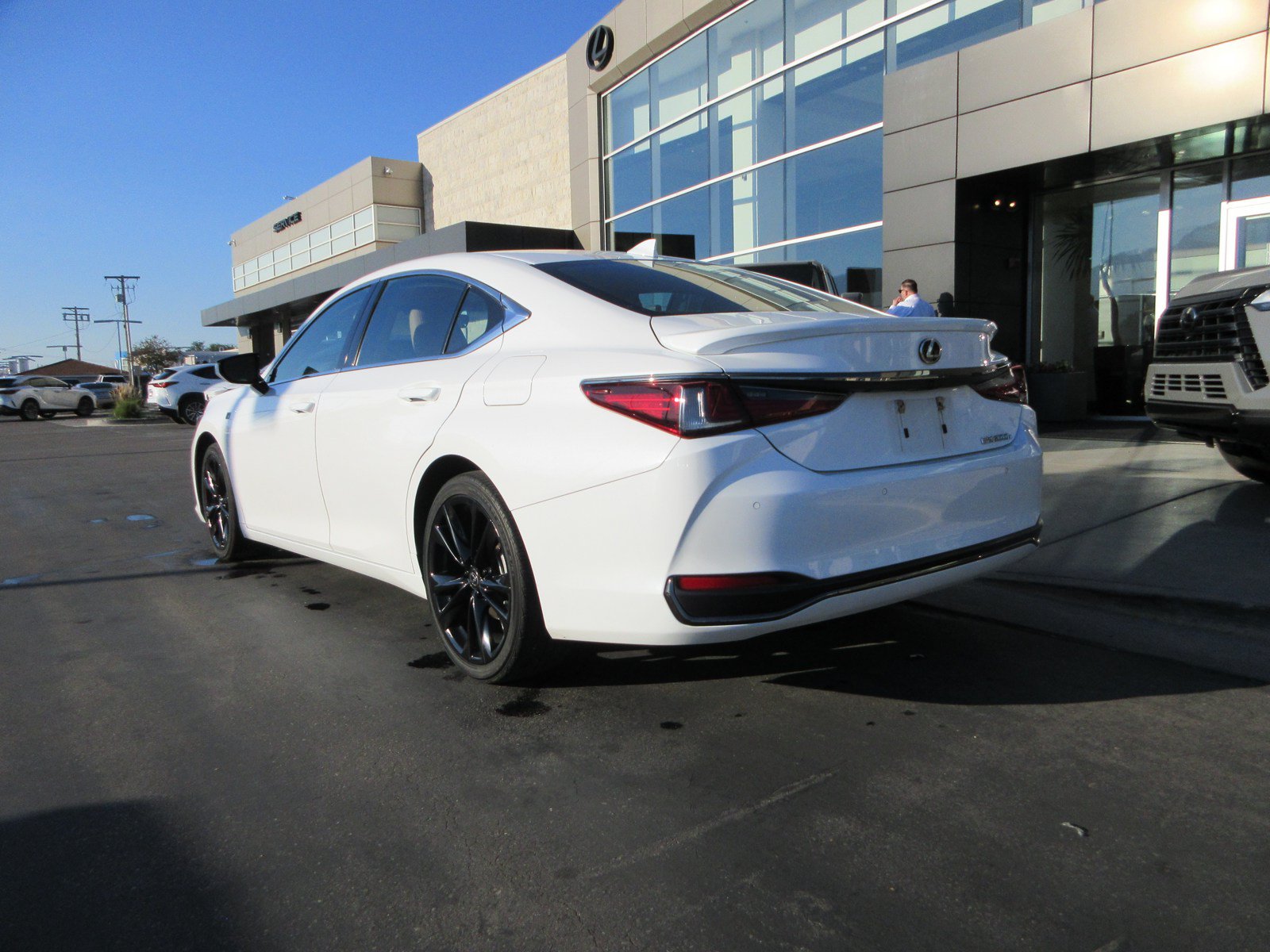 Used 2023 Lexus ES 300h w/ Accessory Package (Z2) FWD image 7