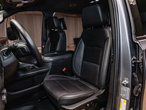 Used 2021 Chevrolet Tahoe Z71 w/ Rear Media and Nav Package image 16