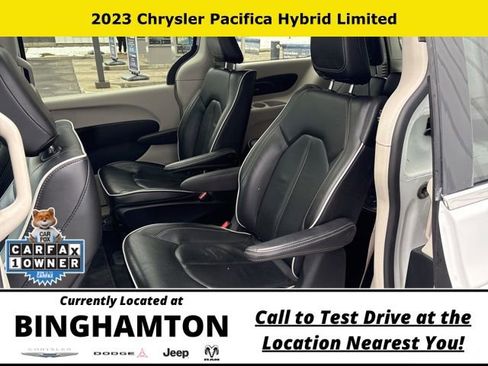 Used 2023 Chrysler Pacifica Limited FWD image 24