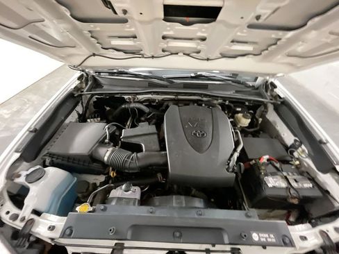 Used 2016 Toyota Tacoma TRD Sport image 27