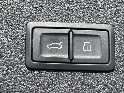 Used 2025 Audi Q5 2.0T Premium image 31