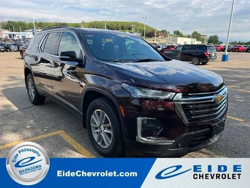 Used 2023 Chevrolet Traverse LT AWD/4WD image 1