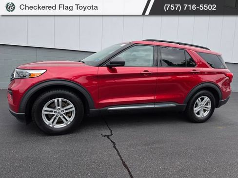 Used 2021 Ford Explorer XLT RWD image 2