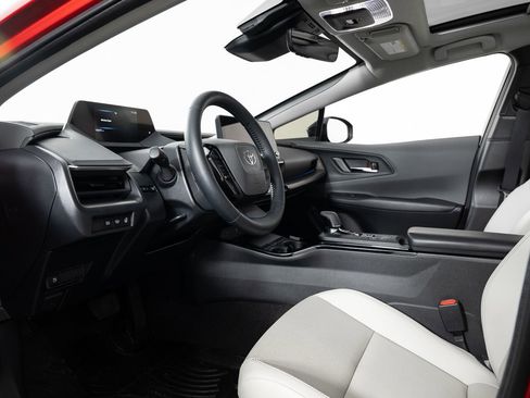 Used 2025 Toyota Prius XLE image 14