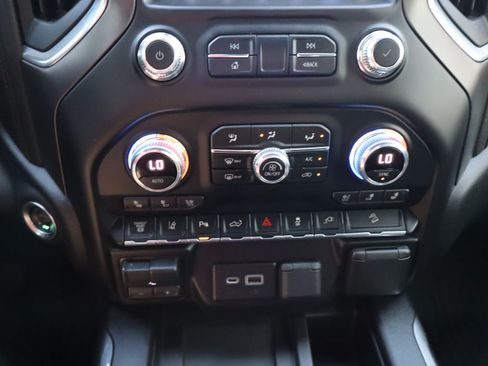 Used 2020 GMC Sierra 2500 AT4 w/ Technology Package AWD/4WD image 33