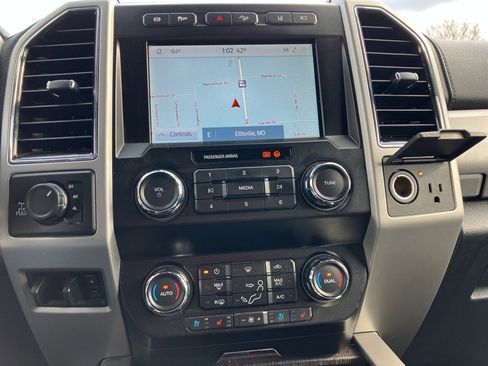 Used 2020 Ford F350 Lariat w/ Chrome Package image 21