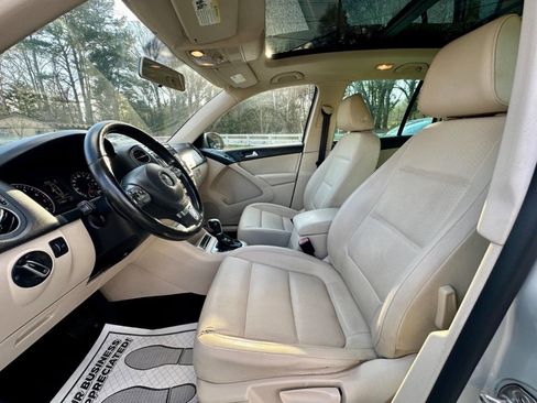 Used 2013 Volkswagen Tiguan SE image 10