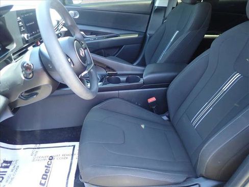 Used 2025 Hyundai Elantra Hybrid FWD image 10
