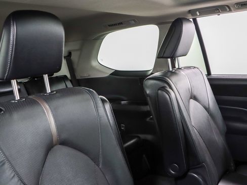 Used 2024 Toyota Grand Highlander AWD image 31