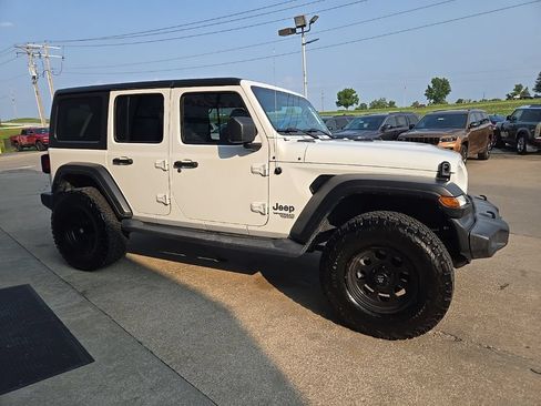 Used 2019 Jeep Wrangler Unlimited Sport S AWD/4WD image 13