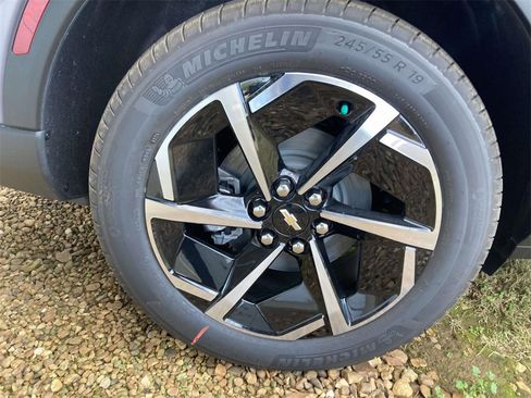 New 2026 Chevrolet Equinox EV LT image 9