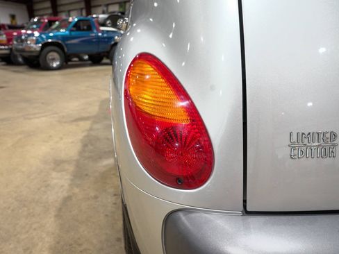 Used 2001 Chrysler PT Cruiser FWD image 32