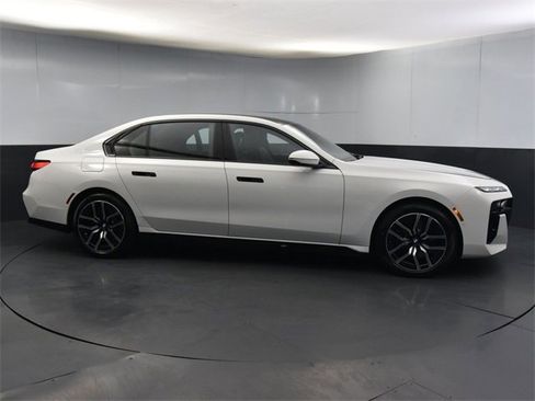 New 2024 BMW 750e xDrive w/ Executive Package image 17