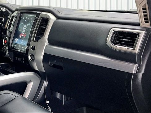 Used 2018 Nissan Titan PRO-4X w/ Pro-4x Convenience Package AWD/4WD image 28