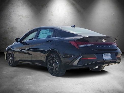 New 2026 Hyundai Elantra SEL Sport image 4