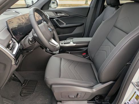 New 2026 BMW X2 xDrive28i AWD/4WD image 11