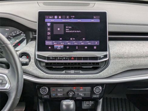 Certified 2022 Jeep Compass Latitude image 19