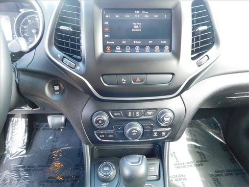 Used 2020 Jeep Cherokee Latitude Plus w/ Cold Weather Group AWD/4WD image 21