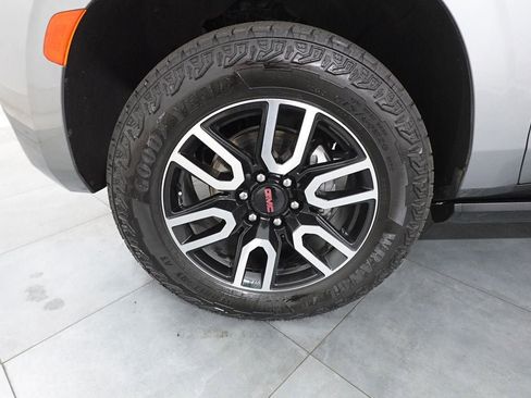 Used 2024 GMC Yukon AT4 w/ Technology Package image 30