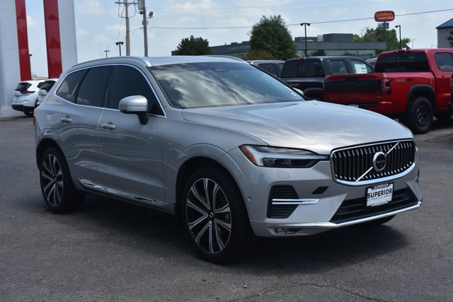 Used 2023 Volvo XC60 B5 Ultimate w/ Climate Package FWD image 3