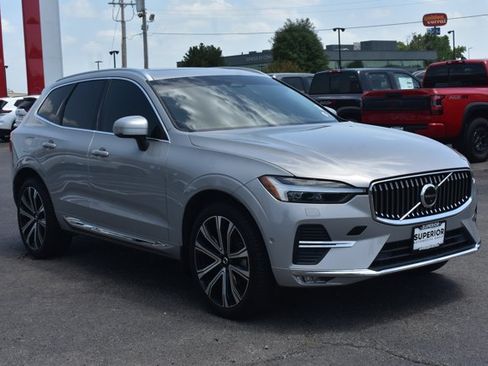 Used 2023 Volvo XC60 B5 Ultimate w/ Climate Package FWD image 3