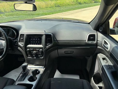 Used 2021 Jeep Grand Cherokee Laredo w/ Security & Convenience Group AWD/4WD image 31