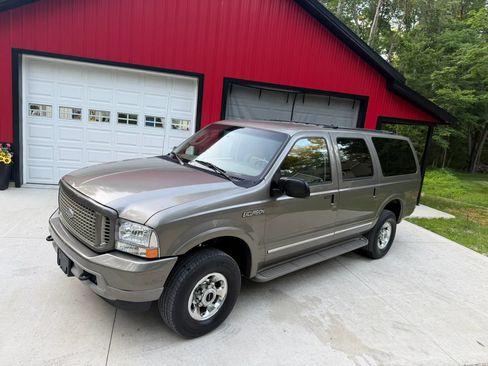 Used 2004 Ford Excursion Limited AWD/4WD image 2