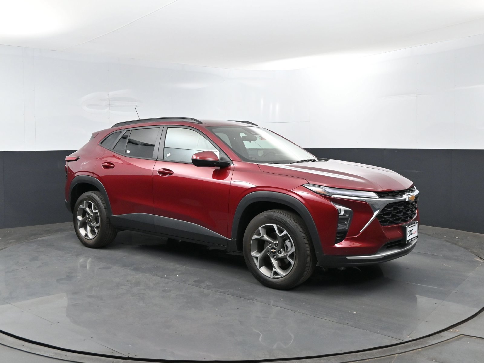 Used 2025 Chevrolet Trax LT FWD image 3