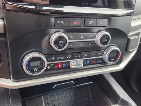 Used 2024 Ford Expedition Max XLT image 25