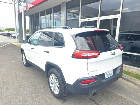 Used 2016 Jeep Cherokee Sport AWD/4WD image 11
