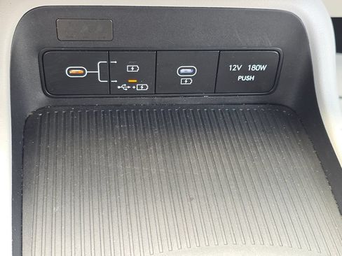 Used 2025 Hyundai Kona SEL FWD image 17