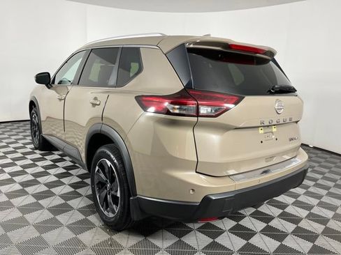 Used 2024 Nissan Rogue SV w/ SV Premium Package AWD/4WD image 8
