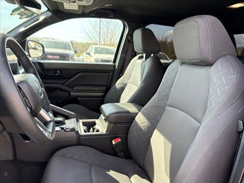 Used 2024 Toyota Tacoma SR5 w/ SR5 Upgrade Package AWD/4WD image 18