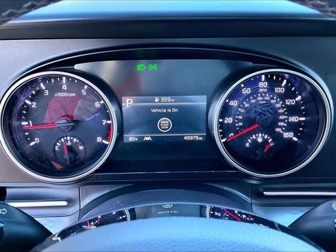 Used 2024 Kia Carnival LX image 24