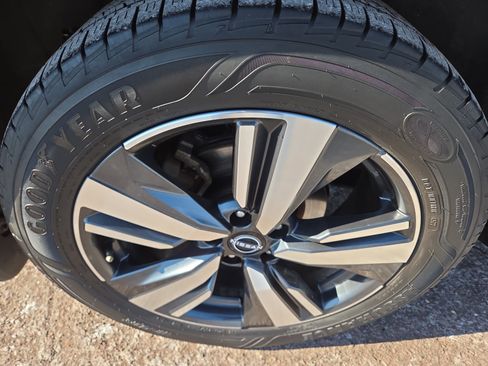 Used 2022 Nissan Rogue Platinum w/ Head-Up Display Package image 10