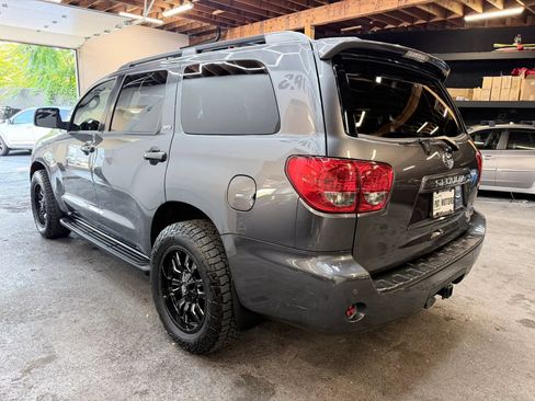 Used 2016 Toyota Sequoia SR5 w/ Premium Package AWD/4WD image 6