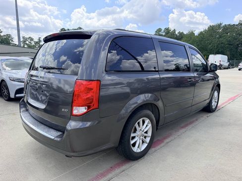 Used 2015 Dodge Grand Caravan SXT w/ UConnect Hands-Free Group FWD image 12