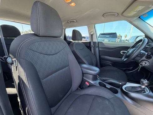 Used 2019 Kia Soul FWD image 19