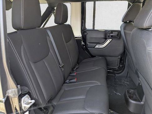 Used 2014 Jeep Wrangler Unlimited Sahara w/ Connectivity Group AWD/4WD image 19