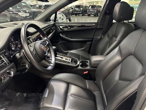 Used 2024 Porsche Macan AWD/4WD image 15