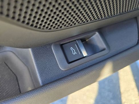 Used 2024 Audi e-tron GT Premium Plus image 20