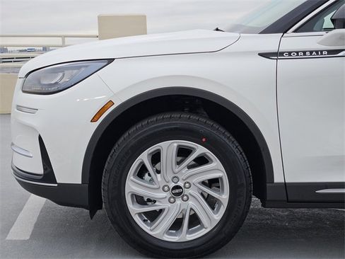 New 2026 Lincoln Corsair Premiere image 9