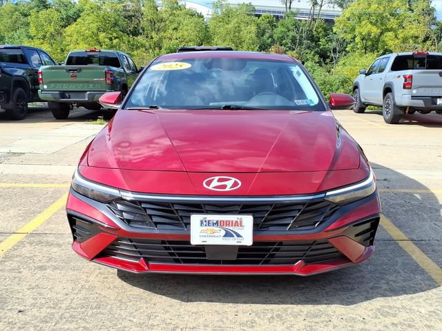 Used 2025 Hyundai Elantra SEL FWD image 3
